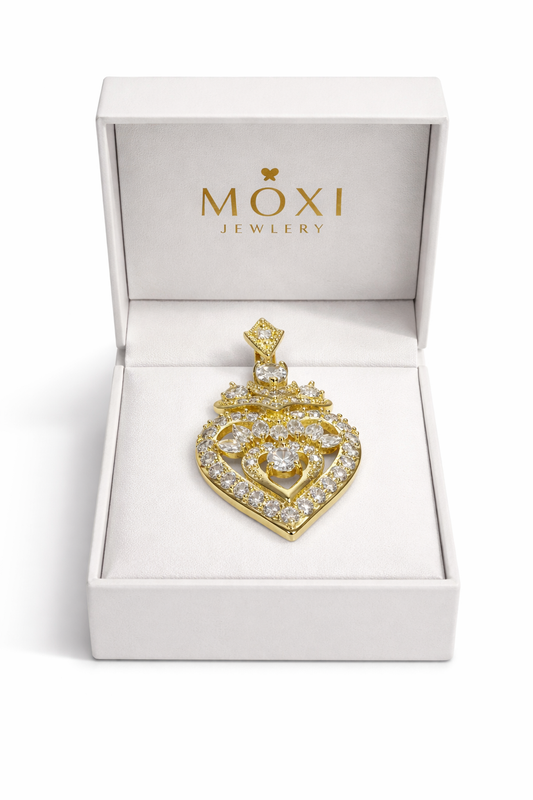 Moxi J  Pendant Necklace  Heart in Yellow Gold,